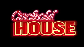 Essa gata safada trai o marido corno pelo celular e na própria casa