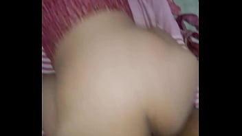 Puta safada dando a buceta