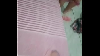 Puta safada dando a buceta