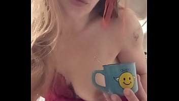 Bonjour mes coquins je vous offre le café