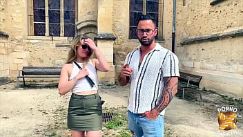 Cat in mini magnifique blonde veut une bite bien dure