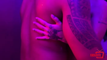 Arregacei a bucetinha da putinha enquanto ela tomava banho e comi gostoso até ela gozar