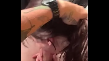 Gozei Na Boca Da Vizinha No Estacionamento Do Bar thumbnail