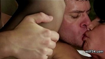 Hot cougar bangs cub