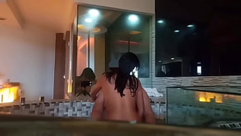 Hermosa flaquita sexo en el jacuzi