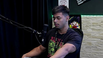 Aprendeu a gravar pornô tem os ângulos corretos teve que aprender a fuder melhor e precisa saber o nome das posições guilherme filmmaker pornô watch sheer red