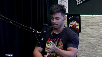 Aprendeu a gravar pornô tem os ângulos corretos teve que aprender a fuder melhor e precisa saber o nome das posições guilherme filmmaker pornô watch sheer red