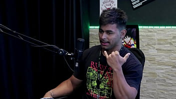 Aprendeu a gravar pornô tem os ângulos corretos teve que aprender a fuder melhor e precisa saber o nome das posições guilherme filmmaker pornô watch sheer red