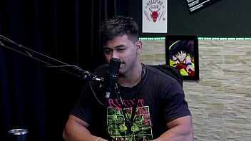 Aprendeu a gravar pornô tem os ângulos corretos teve que aprender a fuder melhor e precisa saber o nome das posições guilherme filmmaker pornô watch sheer red