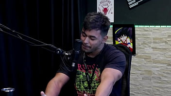 Aprendeu a gravar pornô tem os ângulos corretos teve que aprender a fuder melhor e precisa saber o nome das posições guilherme filmmaker pornô watch sheer red