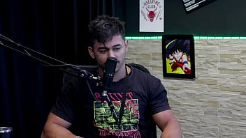 Aprendeu a gravar pornô tem os ângulos corretos teve que aprender a fuder melhor e precisa saber o nome das posições guilherme filmmaker pornô watch sheer red