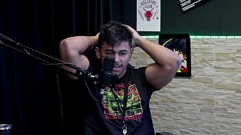 Aprendeu a gravar pornô tem os ângulos corretos teve que aprender a fuder melhor e precisa saber o nome das posições guilherme filmmaker pornô watch sheer red