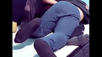 Acercamiento De La Cogida Que Me Da Mi Amigo thumbnail