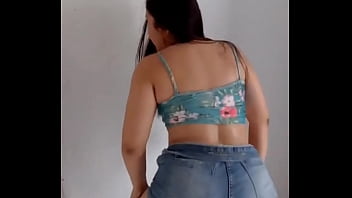 Novinha Dançando De Shortinho Curto thumbnail