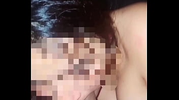 Me la chupa como si fuera un chupetin