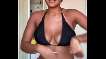 Morena do peitão #1