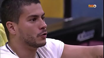 Athur bbb já jantando boca aberta