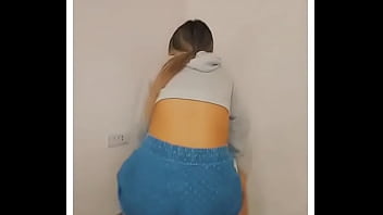 Que rico mover el culo así bien caliente Que rico mover el culo así bien caliente