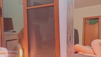 Esposa caliente folla sin condon con el gordo vecino