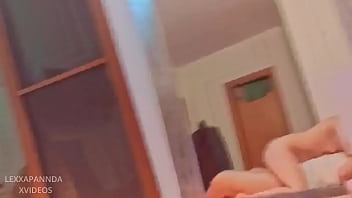 Esposa caliente folla sin condon con el gordo vecino