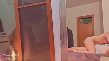 Esposa caliente folla sin condon con el gordo vecino