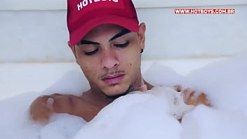 Teen Dando Pro Amigo Na Banheira thumbnail