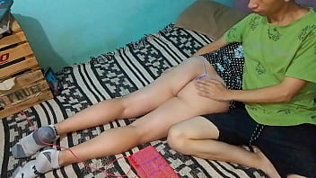 Filmo como le toco sus nalgas