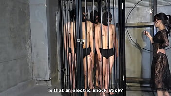 Sara starts a birthday party with four slaves