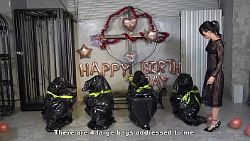 Sara starts a birthday party with four slaves