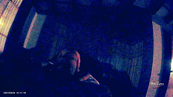 Metiéndole pinga de misionero en su cuarto sin editar sin cortes sin filtros