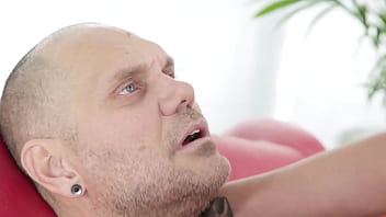 La senadora amaranto hank se reúne con nacho vidal en una suite de lujo para discutir “asuntos de estado”