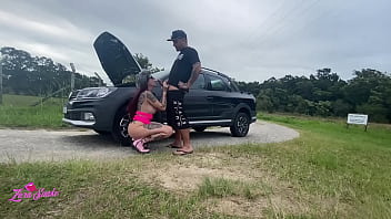 Meu carro quebrou dei a buceta para o mecanico