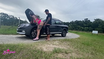 Meu carro quebrou dei a buceta para o mecanico