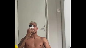 Tocando Uma Bronha Bem Gostosinha thumbnail