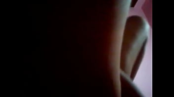 Mi prima viene de visita y en la noche se sale de su cuarto para cojerme a escondidas