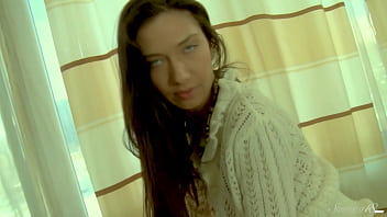 Catching eye teen leontia d ends up dripping after some cunt stroking