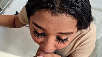 Casa sola aprovechar a culiar con mi vecina ojalá la puta de mi esposa no se entere