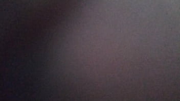 Vídeo de morena rabuda dando sua buceta