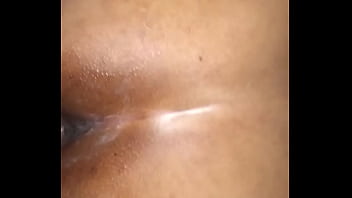 Se la meto en el culo y me vengo dentro como le gusta