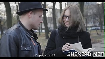 Smashing a nerdy girlfriend