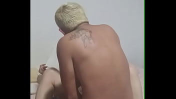 Disfrutando del lindo coño apretado de mi suegra mientras mi novia no está en casa ¡