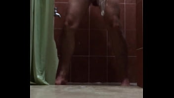 Baño y masturbando