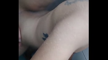 Tomando Banho Com Amigo thumbnail