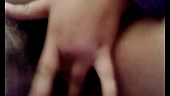 Jovencita masturbándose