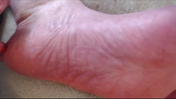 914 legs heels and a huge round ass watch the jiggle jiggle and the wiggle wiggle