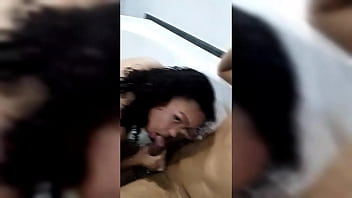 Gordinha putinha mamando gostoso meu pau na hidromassagem do motel depois comi a safada danada na cama