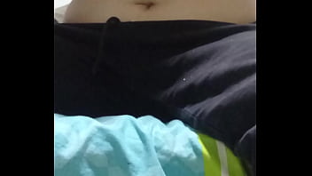 Llegó muy cansada del trabajo y me dan ganas de masturbarme hasta hacerme venir a chorros