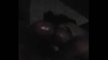 Meu vídeo batendo punheta avaliem meu pau