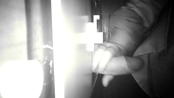 Glory hole pedir pra entrar e me comer na cabine