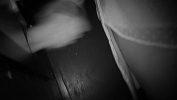 Glory hole pedir pra entrar e me comer na cabine